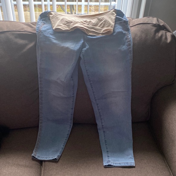 A Glow Denim - EUC Maternity Stretchy Jean Pants